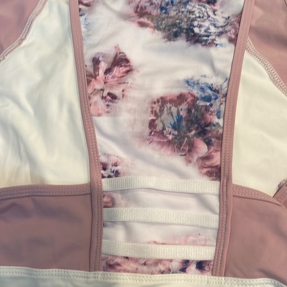 BNWOT Lija racer back tank. Size XL - Picture 3 of 3